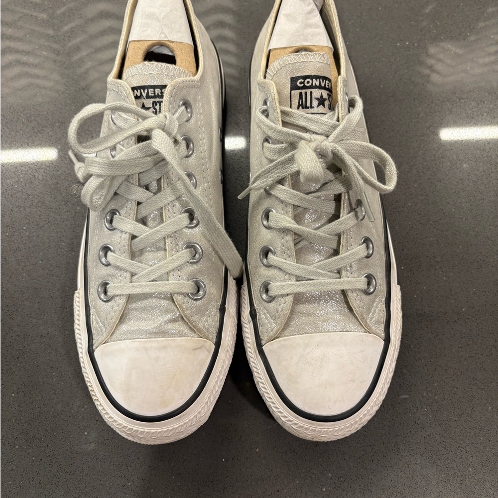 Converse Cream Low-Top Sneakers - Size 6.5
